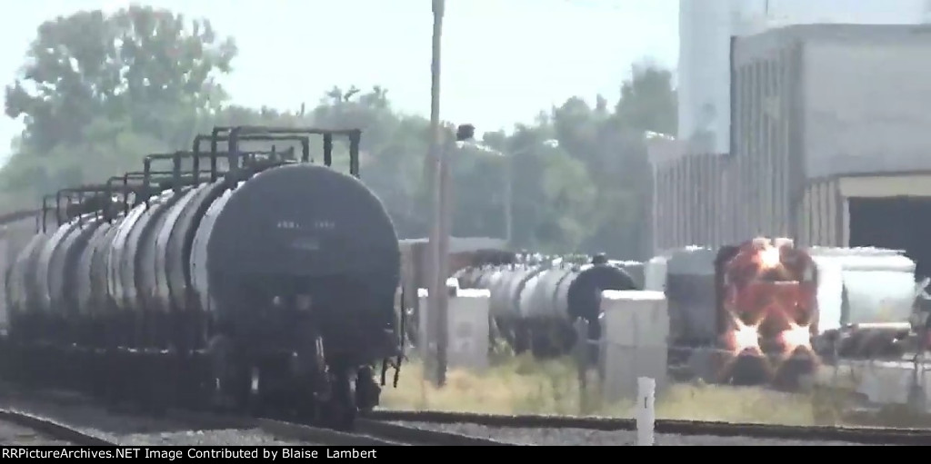 End of CN A432 passes BNSF YCEI101 at Pinnacle